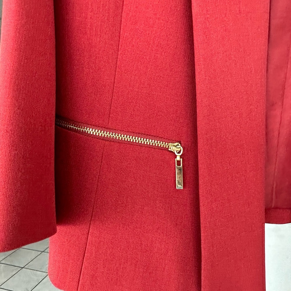 Blazer with 2 coordinating sleeveless shirts - Picture 6 of 8